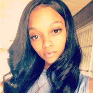 Meet your Posher, Alexia